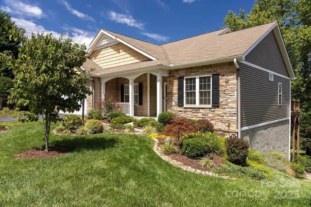 $586,000 | 124 Old Pasture Way, Hendersonville, NC 28739