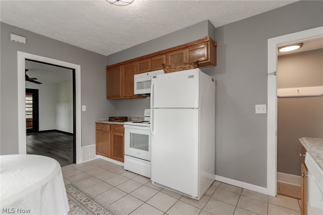 7987 Euclid Chardon Road Kirtland, OH 44094 - Photo 11 of 33