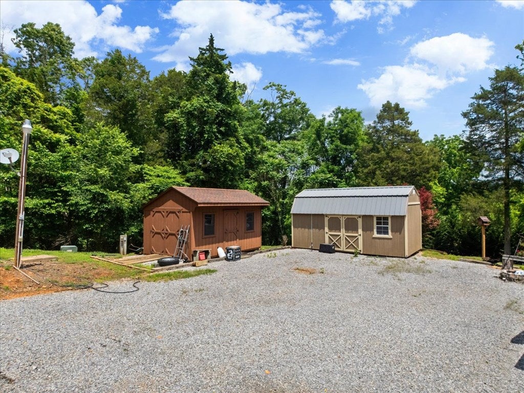 420 Riverview Road Ivanhoe, VA 24350 - Photo 25 of 36 Gallery Image 25