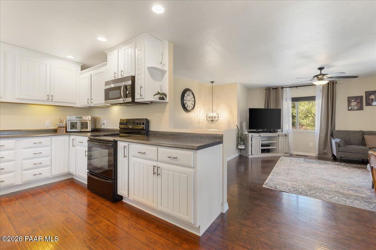 2040 Thumb Butte Road Prescott, AZ 86305 - Photo 8 of 38 Kitchen