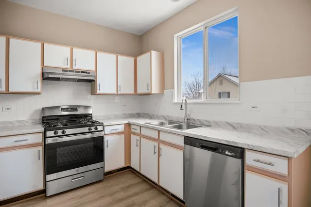 $245,000 | 546 Littleton Trail, Elgin, IL 60120