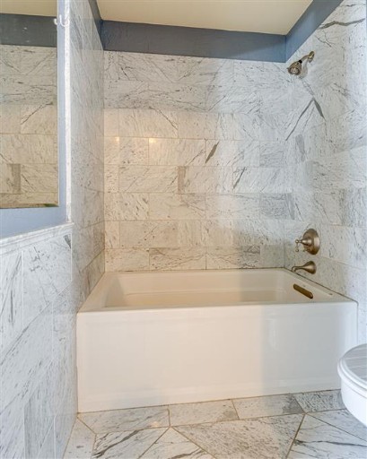 1900 Richard Jones Road, Unit V2 Nashville, TN 37215 - Photo 17 of 23 a bathroom with a bathtub and a toilet