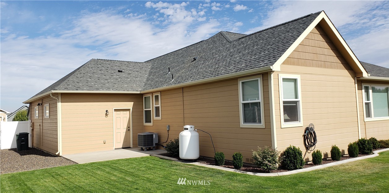 5904 Crestfields Road Yakima, WA 98903 - Photo 3 of 39 a view of a house with backyard