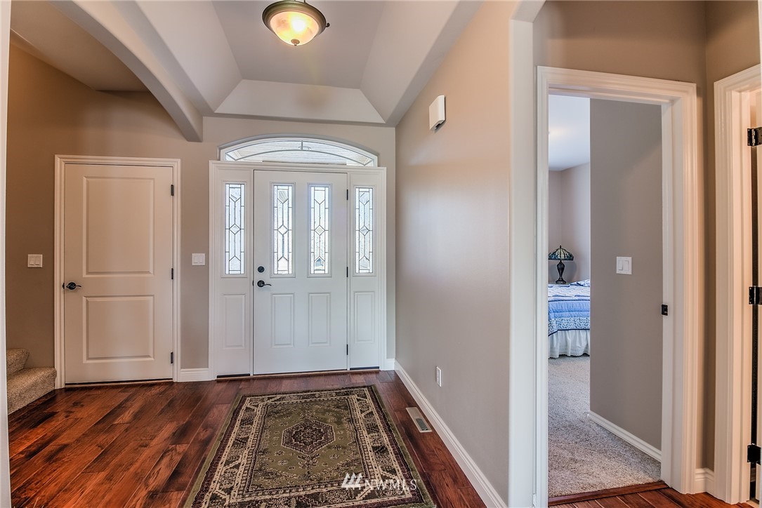 5904 Crestfields Road Yakima, WA 98903 - Photo 32 of 39 a view of a hallway with wooden floor and a bathroom