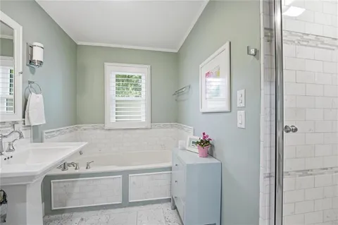$425,000 | 1216 West 97th Street, Kansas City, MO 64114