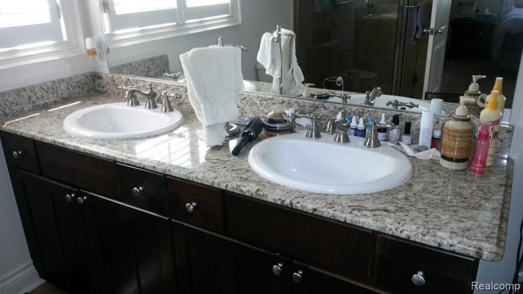 21154 Gill Road Farmington Hills, MI 48335 - Photo 24 of 37