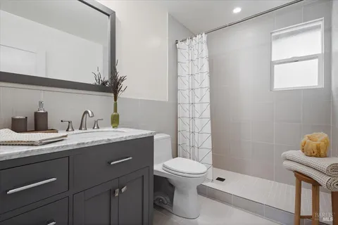 $1,375,000 | 7960 Bella Vista Drive, Sebastopol, CA 95472