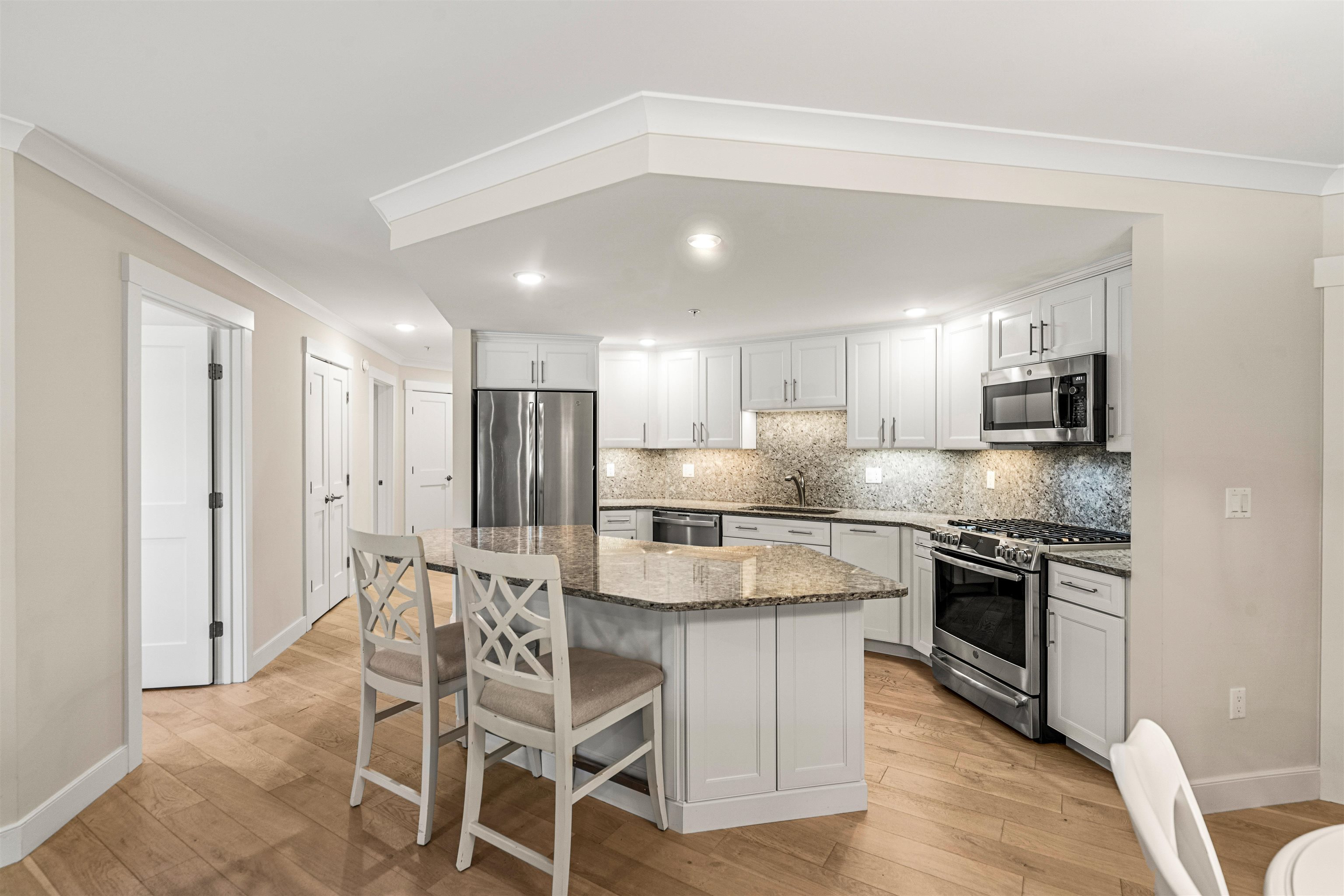 2075 Lafayette Road, Unit B11 Portsmouth, NH 03801 - Photo 8 of 37 Gallery Image 8