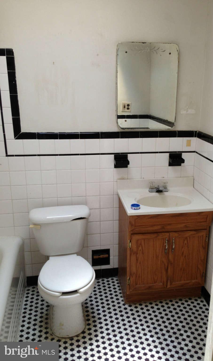 7121 Harford Road Baltimore, MD 21234 - Photo 6 of 6 Bath