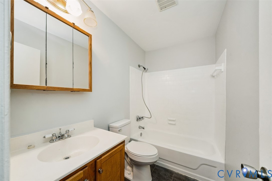 1508 Stowmarket Court Richmond, VA 23225 - Photo 10 of 13 Full bath featuring vanity, shower / bath combinat