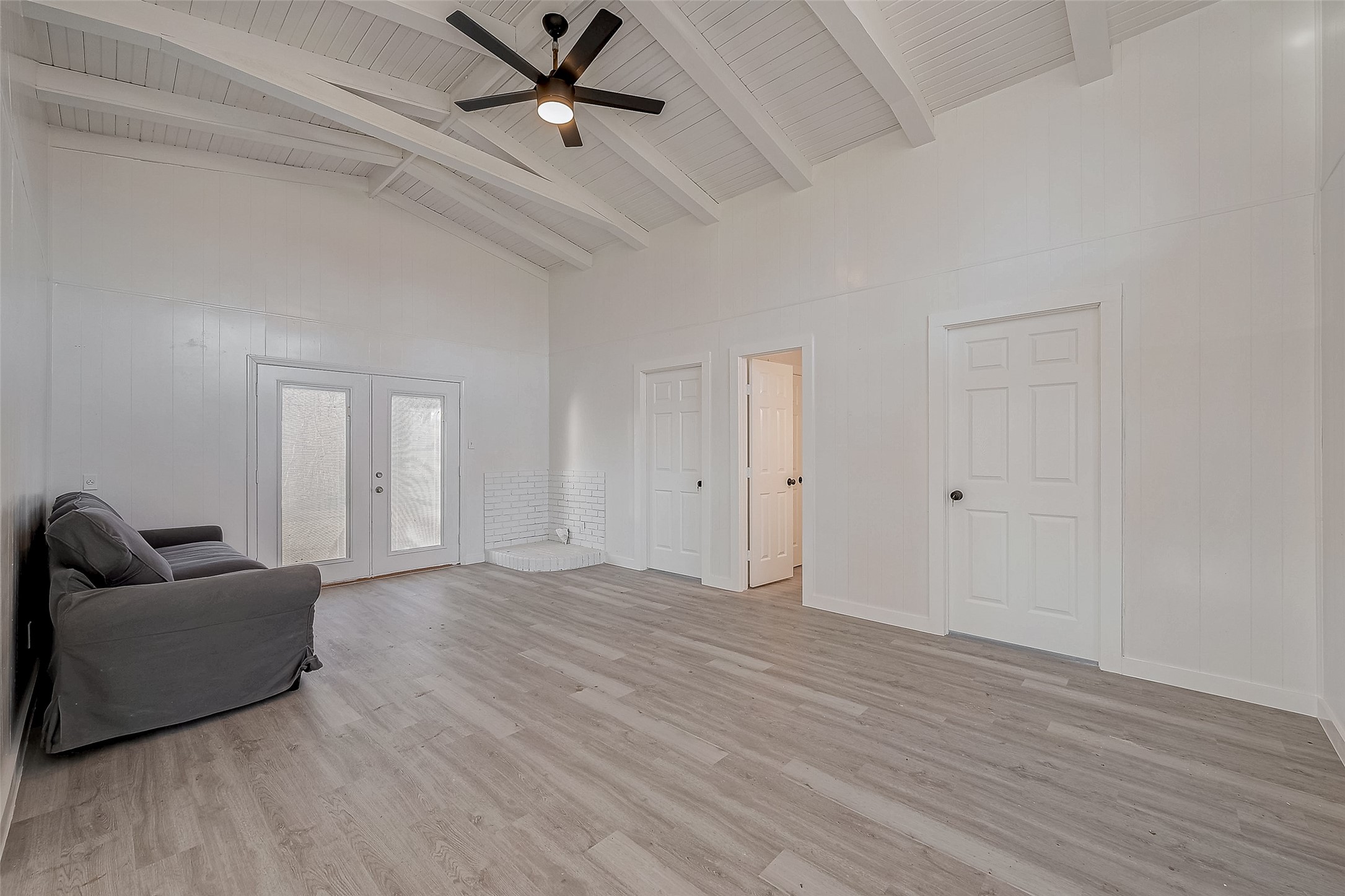 492 Trinity Road Dayton, TX 77535 - Photo 8 of 28 a living room with furniture and a wooden floor