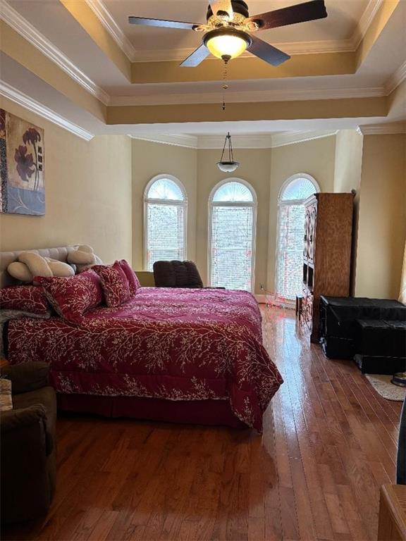 351 Shoals Lane Clarkesville, GA 30523 - Photo 14 of 38 a spacious bedroom with a bed a window and dresser
