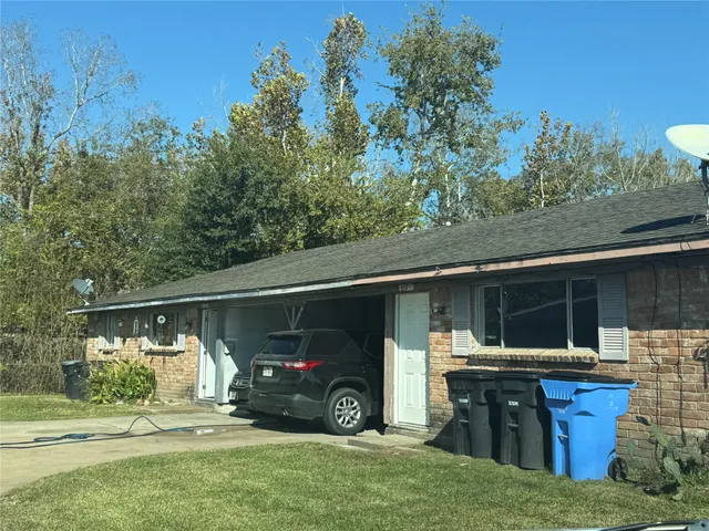 $200,000 | 612 County Road 157, Alvin, TX 77511