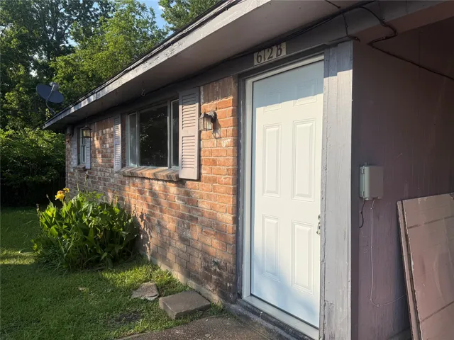 $200,000 | 612 County Road 157, Alvin, TX 77511