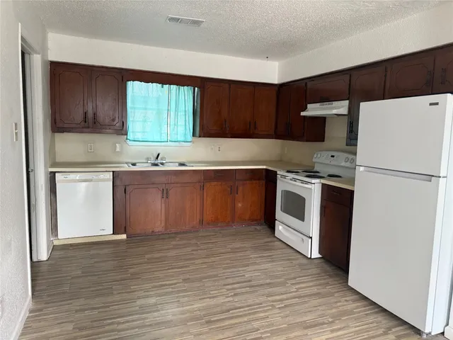 $200,000 | 612 County Road 157, Alvin, TX 77511