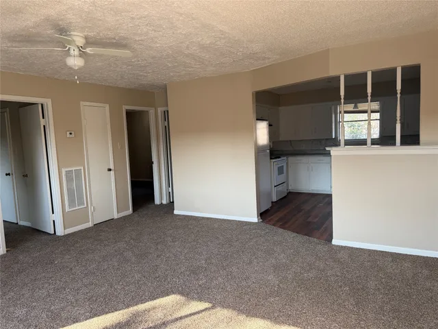 $200,000 | 612 County Road 157, Alvin, TX 77511