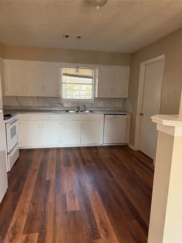 $200,000 | 612 County Road 157, Alvin, TX 77511