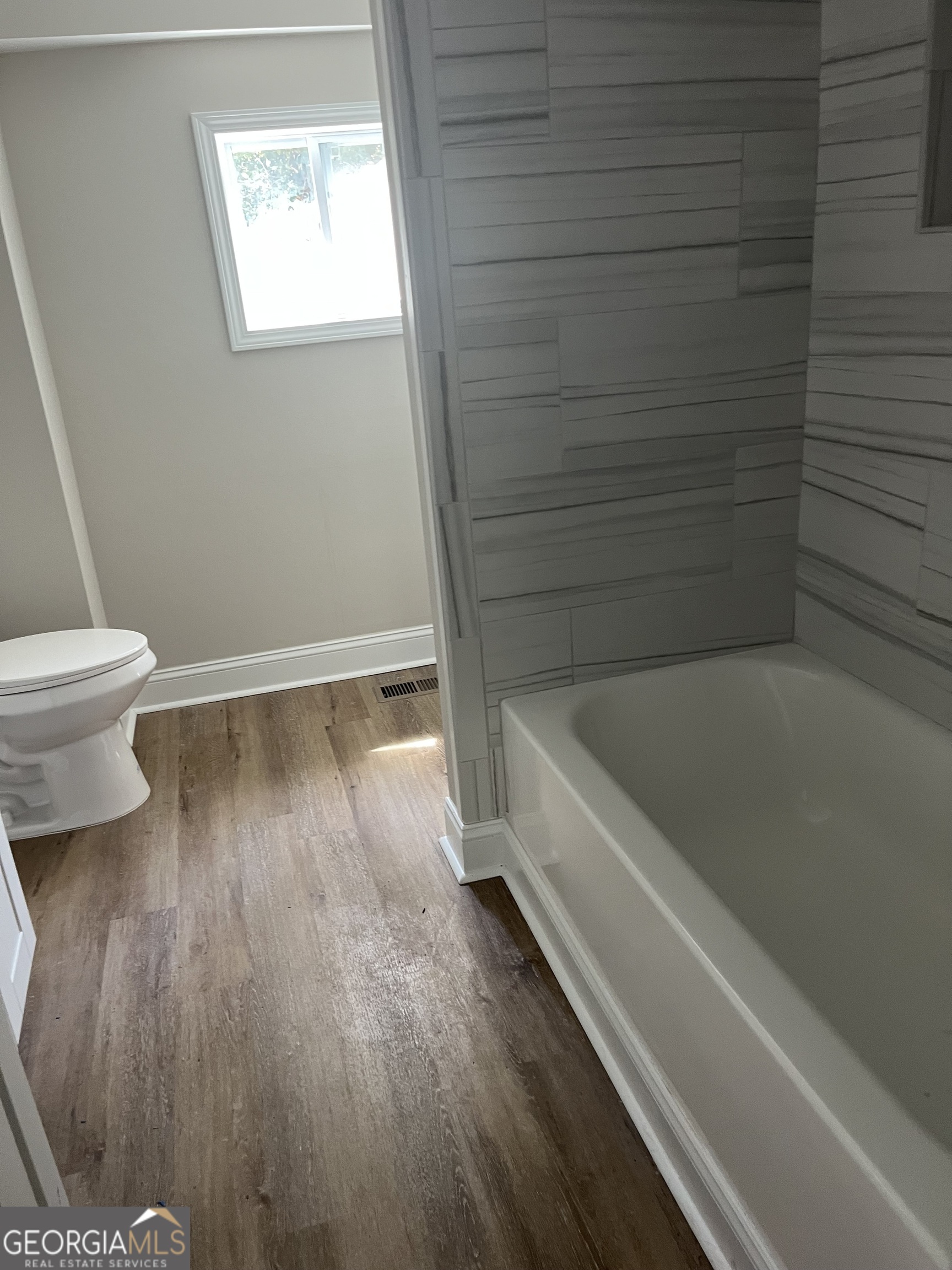 802 J D Parham Drive Manchester, GA 31816 - Photo 7 of 17 a bathroom with a toilet and a bathtub