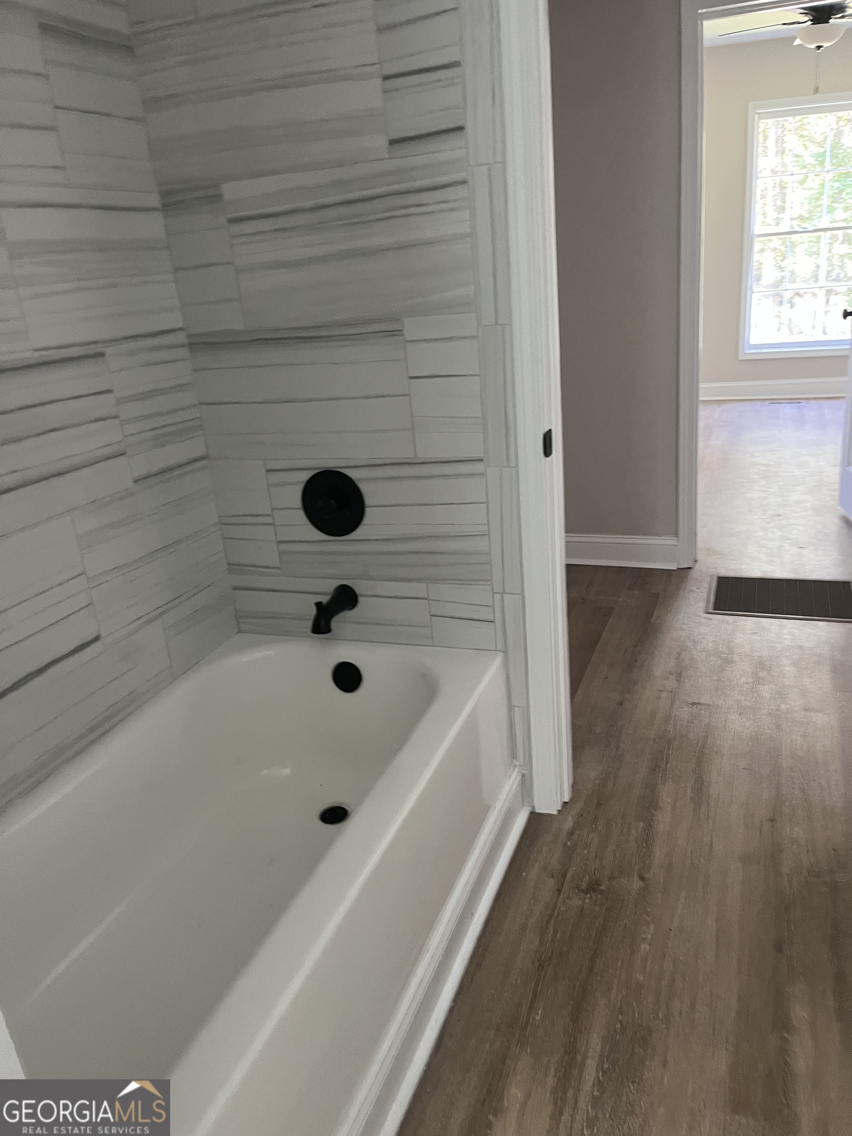 802 J D Parham Drive Manchester, GA 31816 - Photo 8 of 17 a bathroom with a bathtub