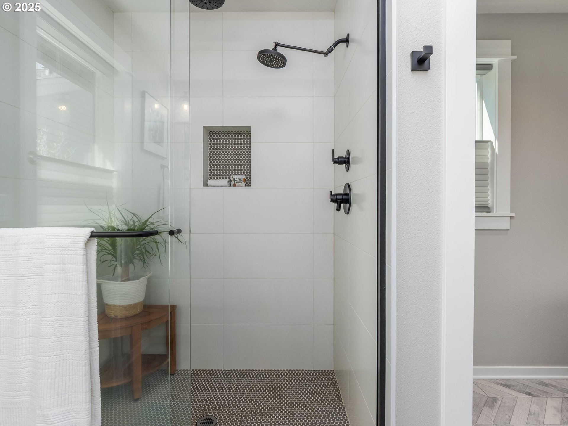1380 Southwest Carson Street Portland, OR 97219 - Photo 26 of 46 Bathroom, Attached