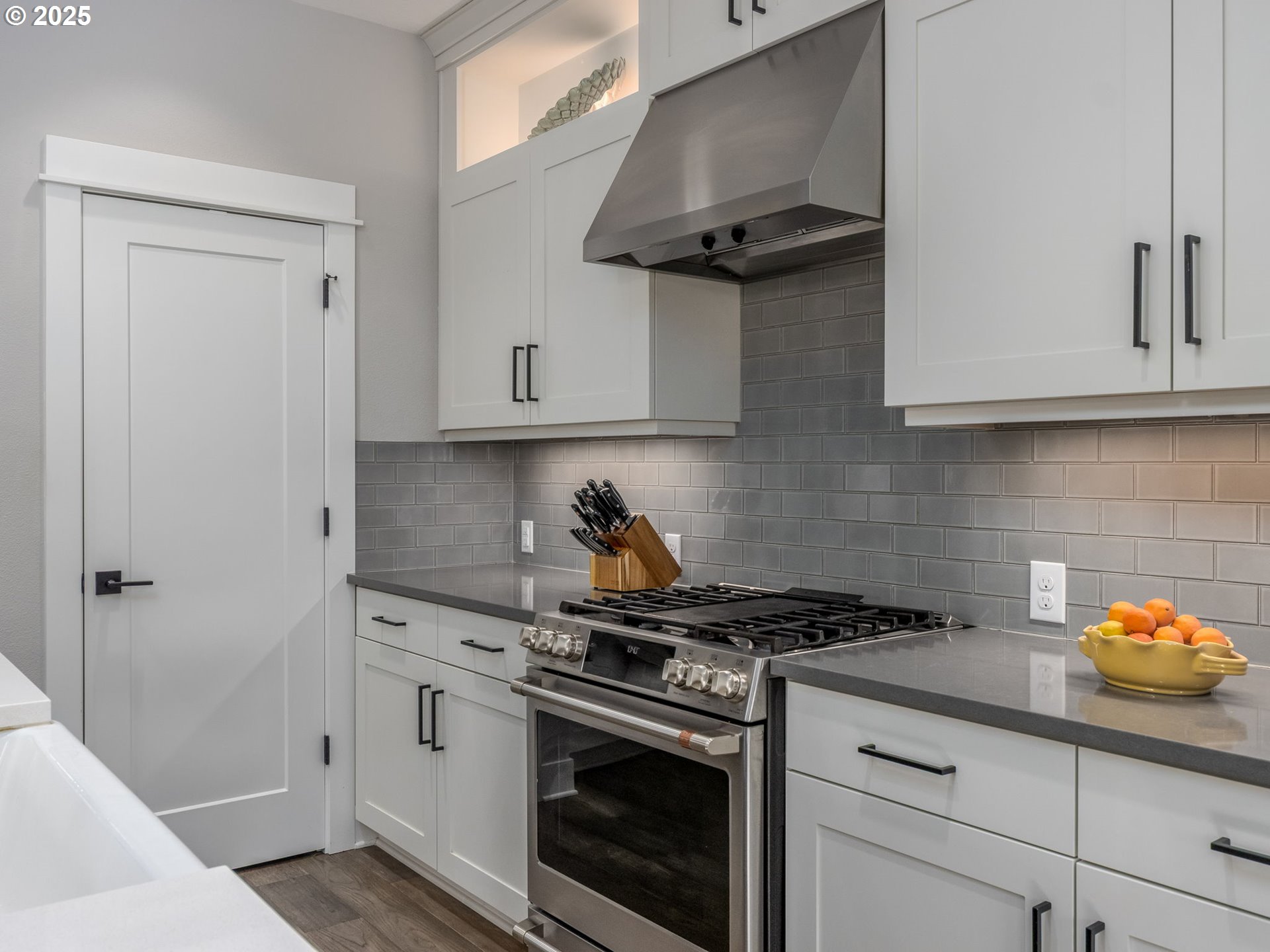 1380 Southwest Carson Street Portland, OR 97219 - Photo 5 of 46 Gallery Image 5