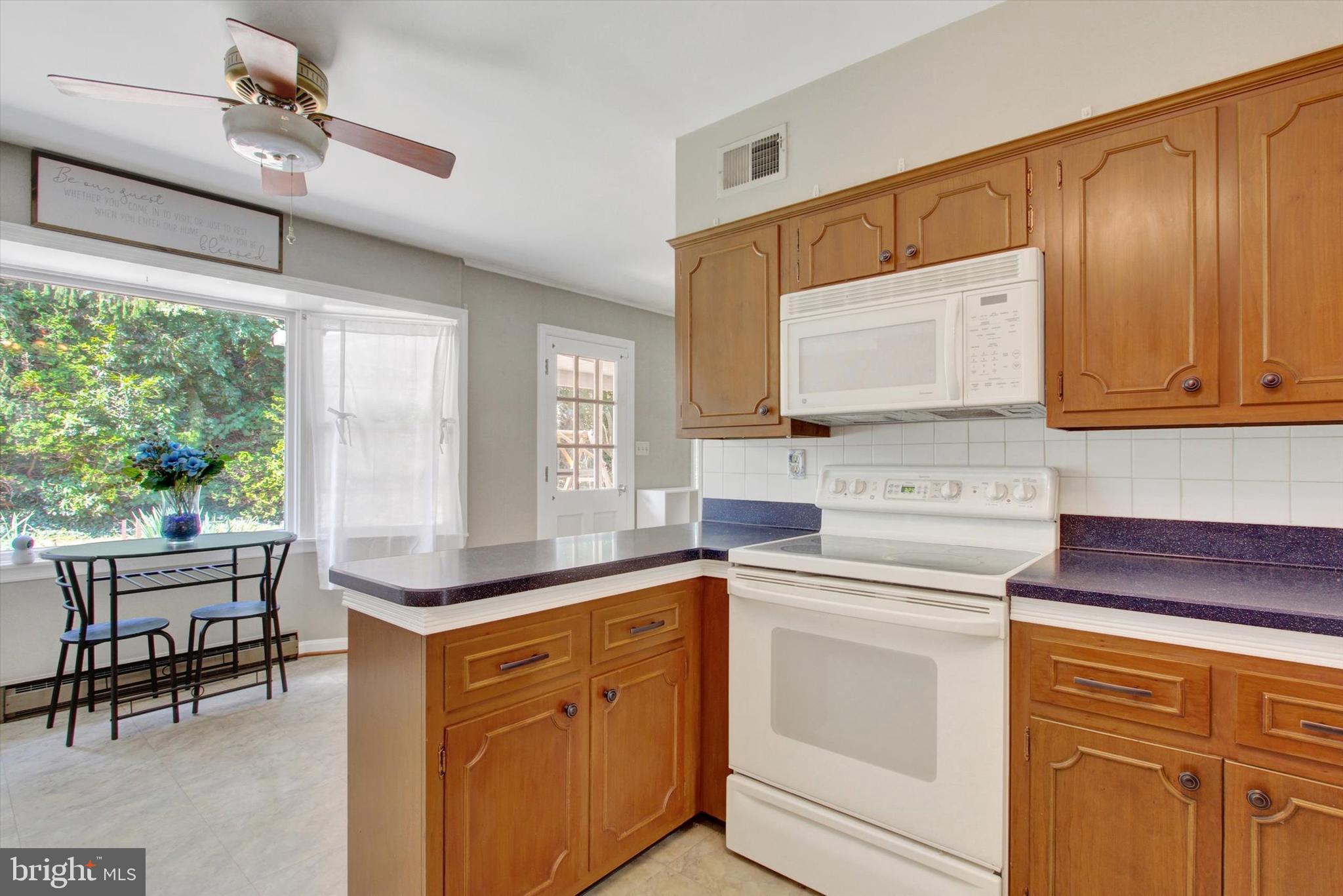 912 Uniontown Road Westminster, MD 21158 - Photo 13 of 33 Kitchen