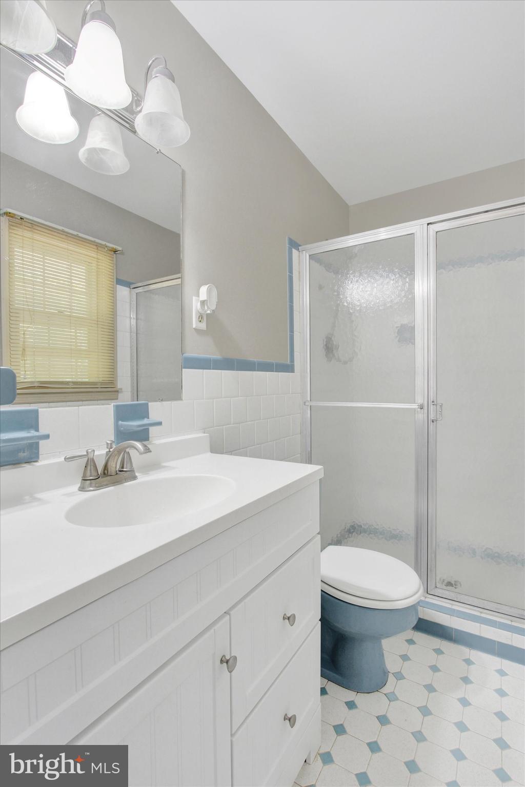 912 Uniontown Road Westminster, MD 21158 - Photo 22 of 33 Primary Bathroom