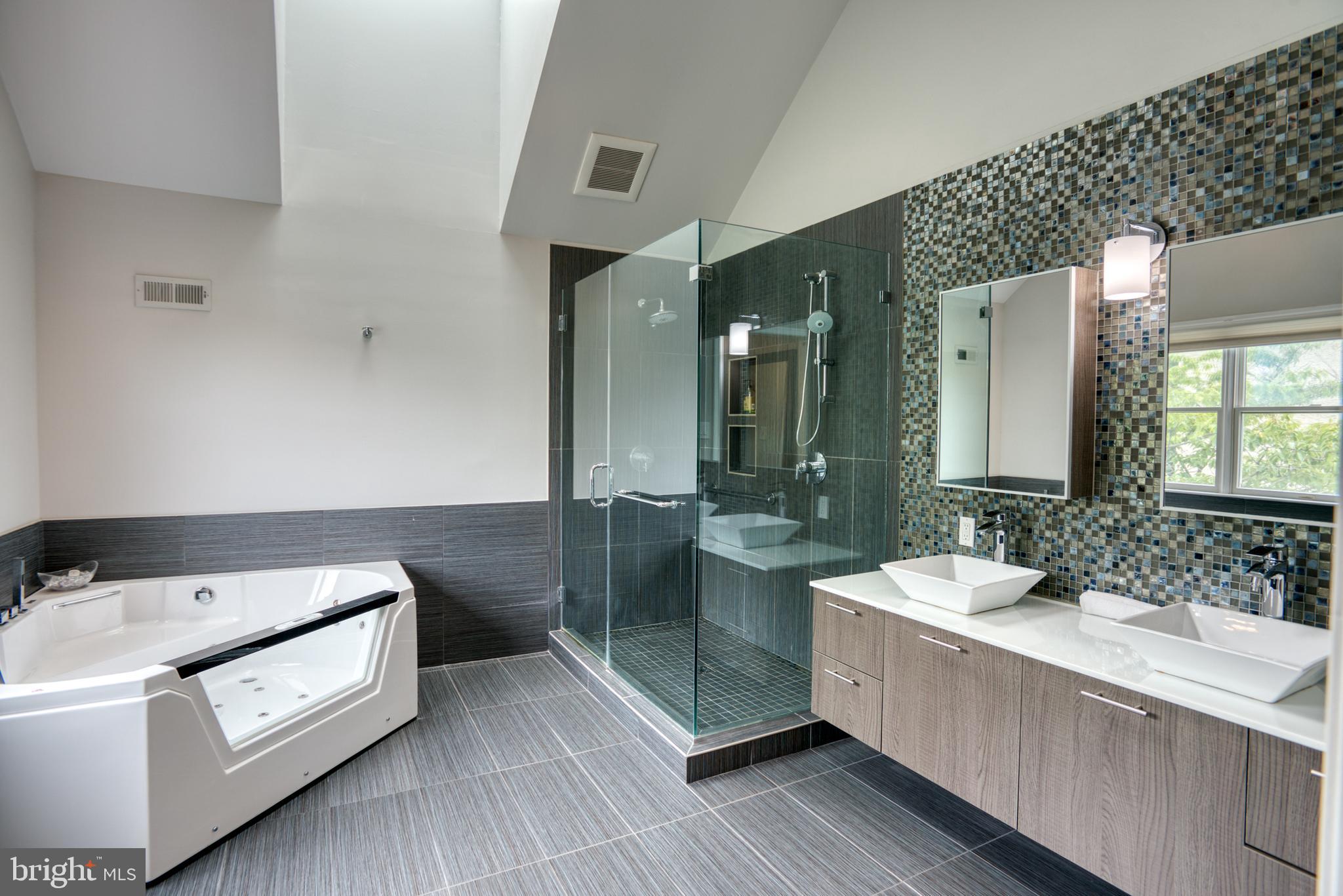 79 Brooks Road Moorestown, NJ 08057 - Photo 35 of 64 Primary bathroom