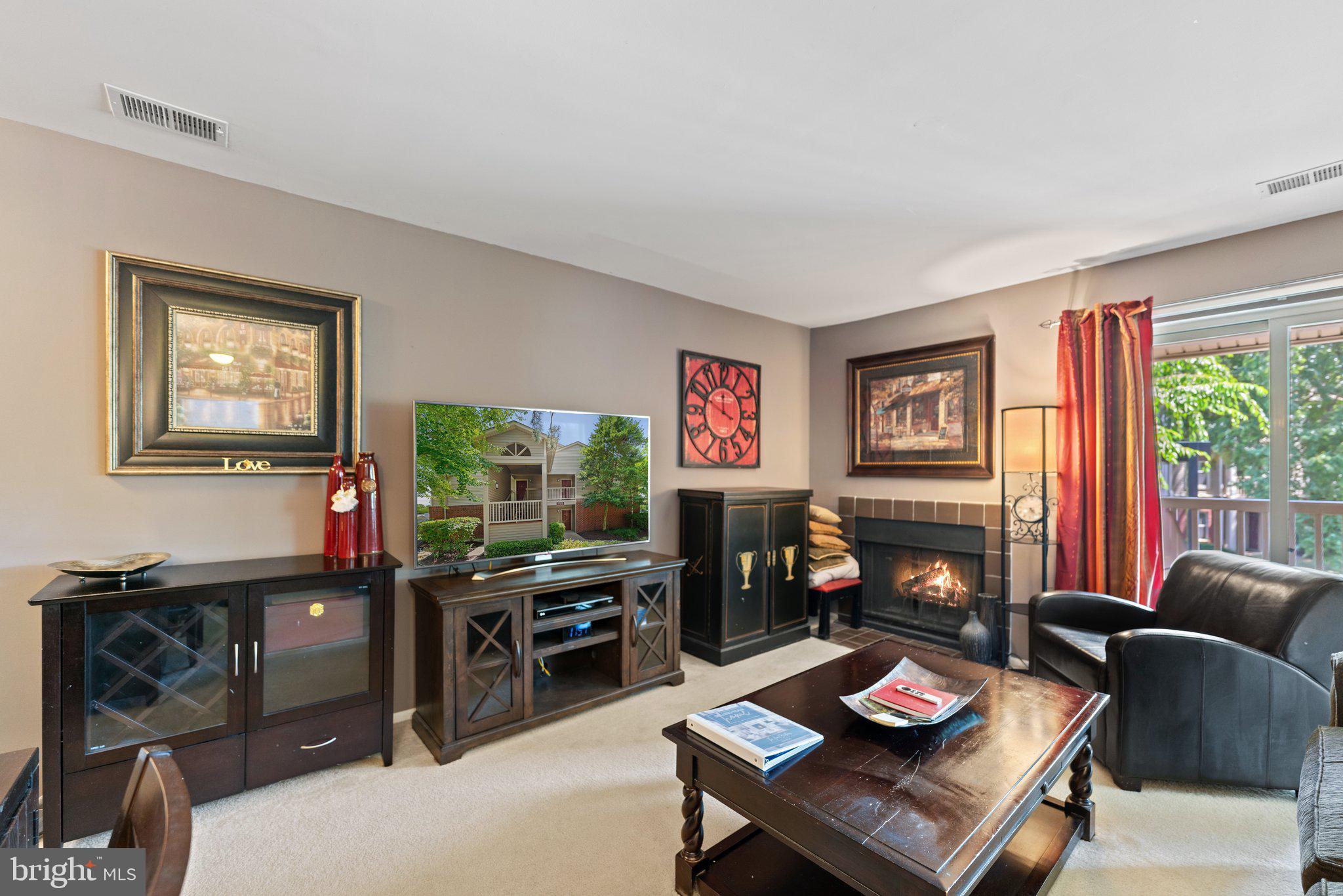 1799 Jonathan Way, Unit 1799C Reston, VA 20190 - Photo 9 of 56 Living Room
