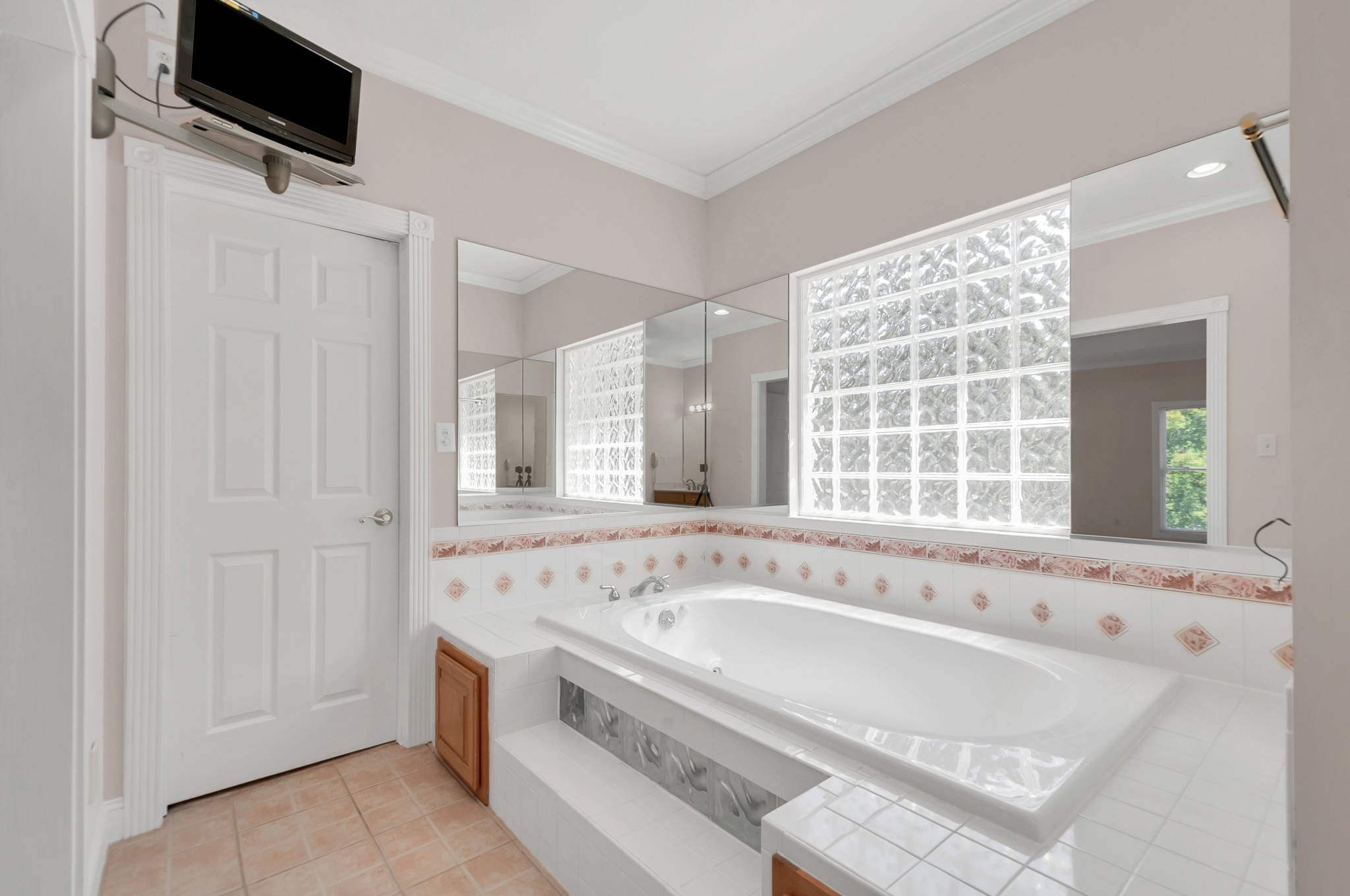 1400 Slaydenwood Road Cumberland Furnace, TN 37051 - Photo 12 of 58 a spacious bathroom with a bathtub and a sink