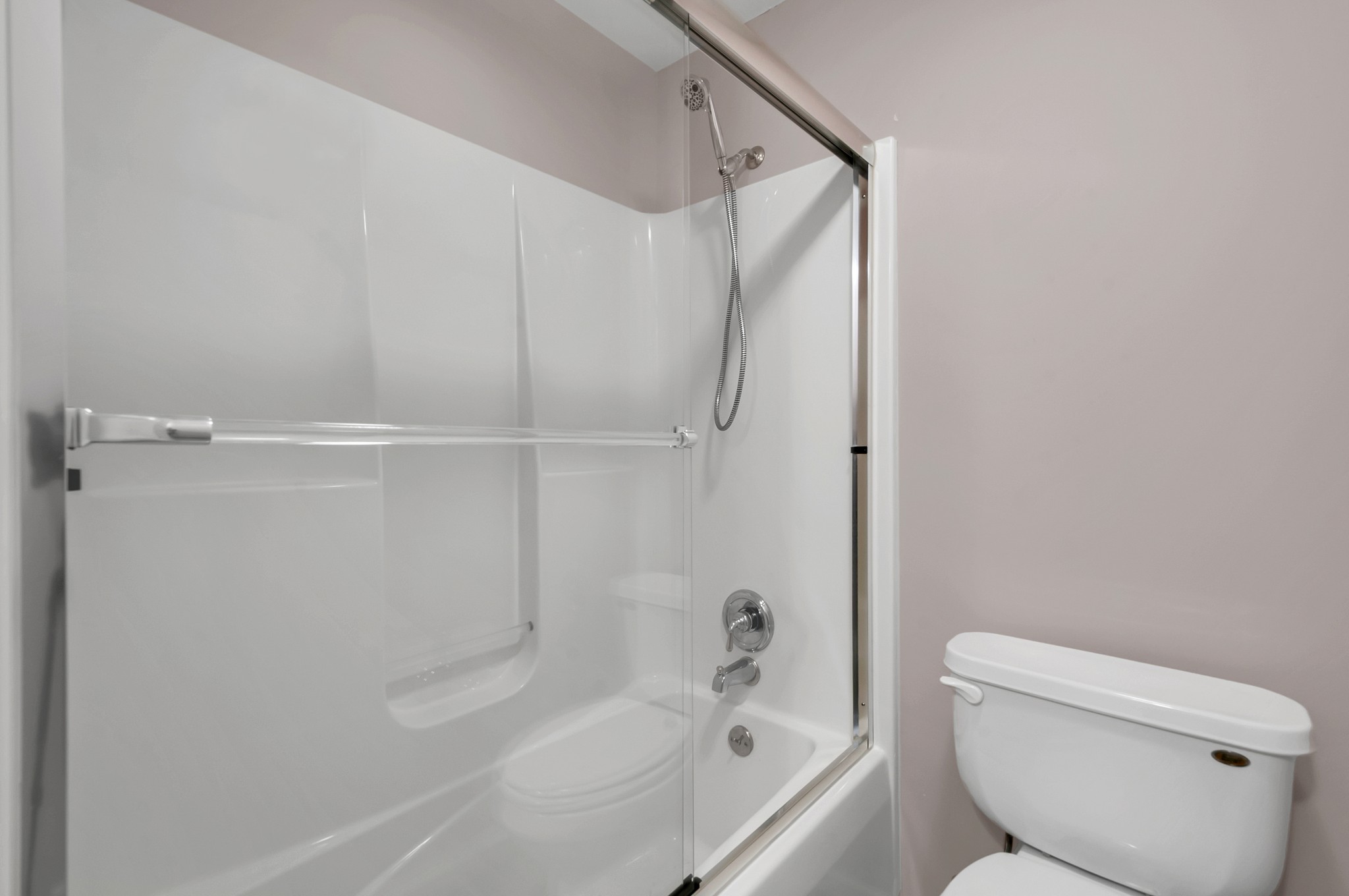 1400 Slaydenwood Road Cumberland Furnace, TN 37051 - Photo 21 of 58 a bathroom with a toilet and a bathtub