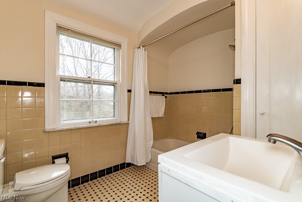 3240 Rumson Road Cleveland, OH 44118 - Photo 15 of 20