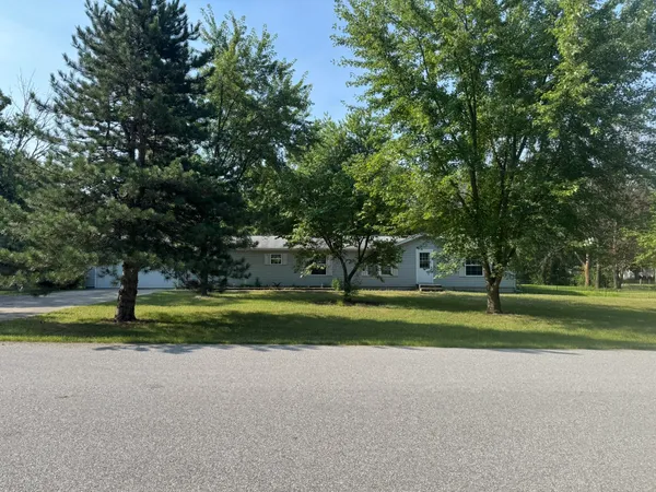 $205,500 | 11565 Sherwood Drive, Demotte, IN 46310