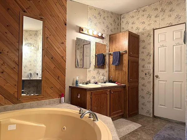 $205,500 | 11565 Sherwood Drive, Demotte, IN 46310