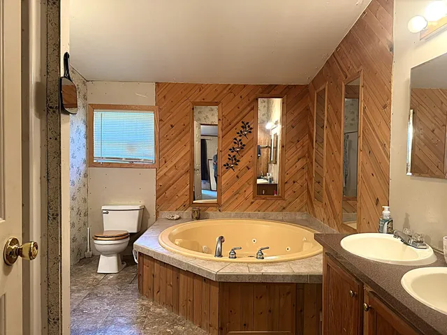 $205,500 | 11565 Sherwood Drive, Demotte, IN 46310