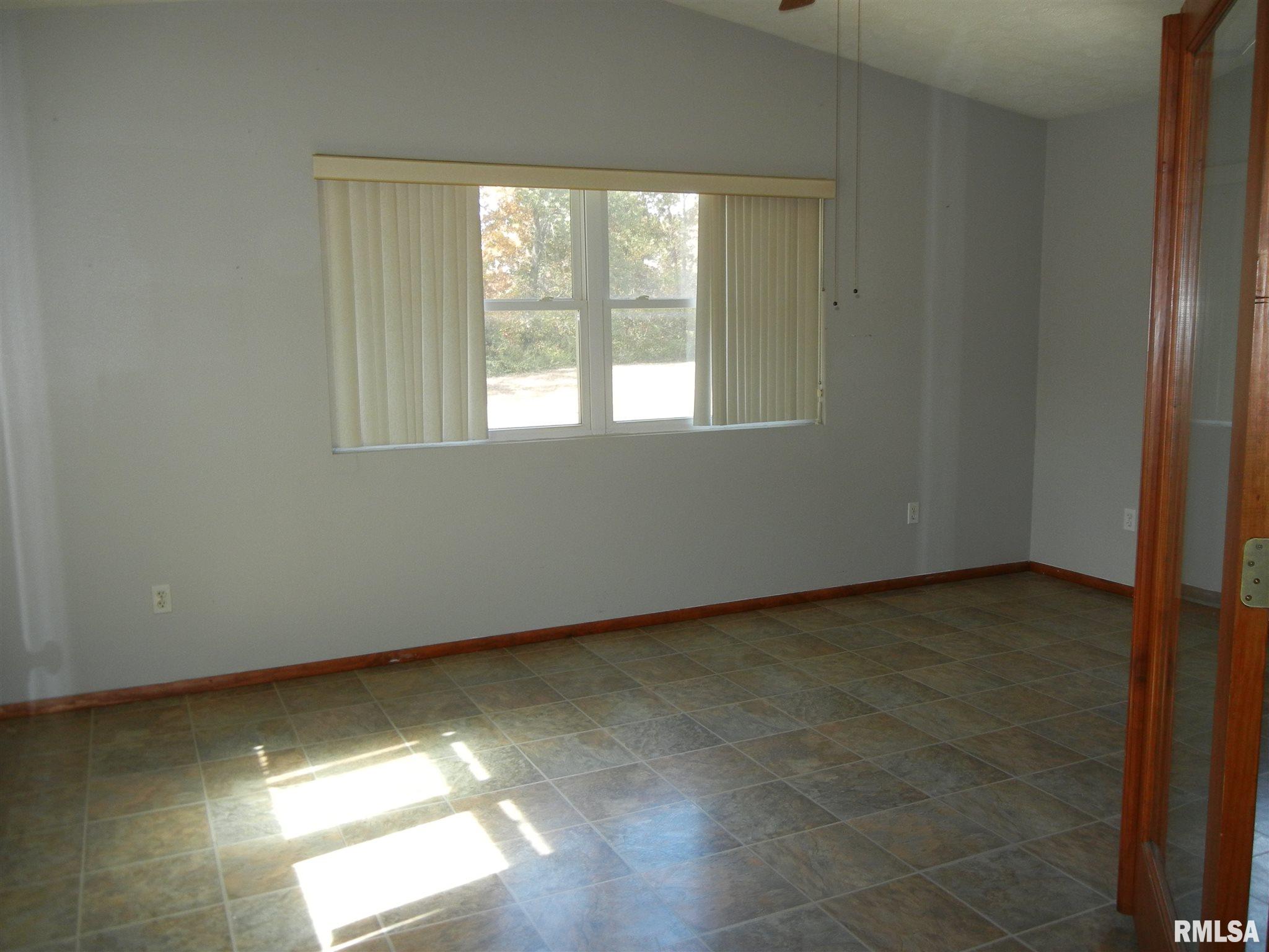 1631 Yards Road Salem, IL 62881 - Photo 9 of 35