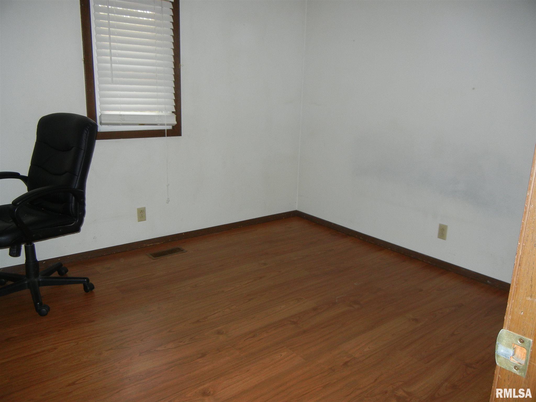 1631 Yards Road Salem, IL 62881 - Photo 10 of 35