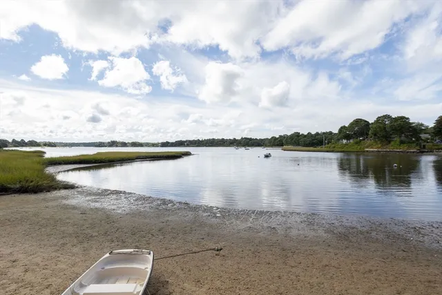 $240,000 | 106 Squaw's Path, Wareham, MA 02558