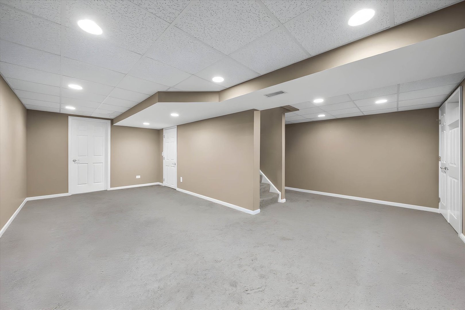 2152 Brayton Place Plainfield, IL 60586 - Photo 18 of 28 an empty room with a projector and furniture