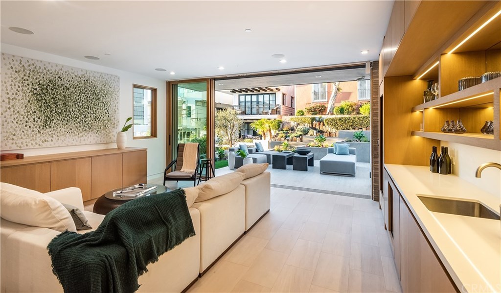 212 16th Street Manhattan Beach, CA 90266 - Photo 6 of 73