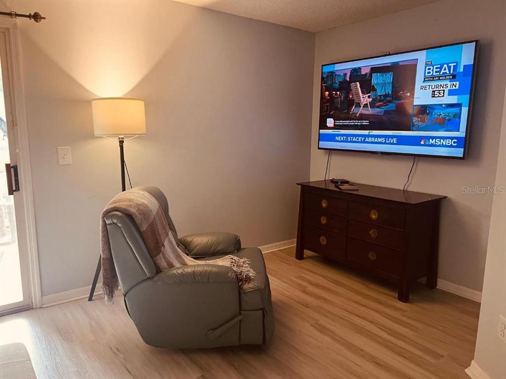 609 Prince Lane Oviedo, FL 32765 - Photo 16 of 20 a living room with furniture