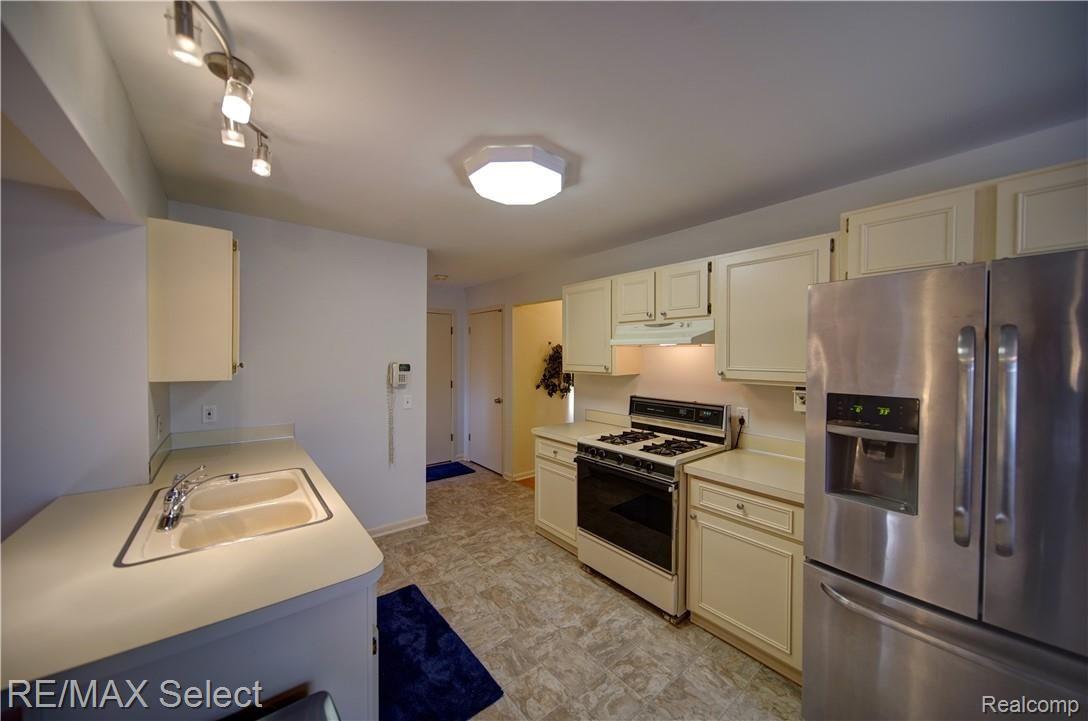 6304 Yorkshire North Riding Road Flint, MI 48532 - Photo 11 of 32 6304 Yorkshire 10.jpg