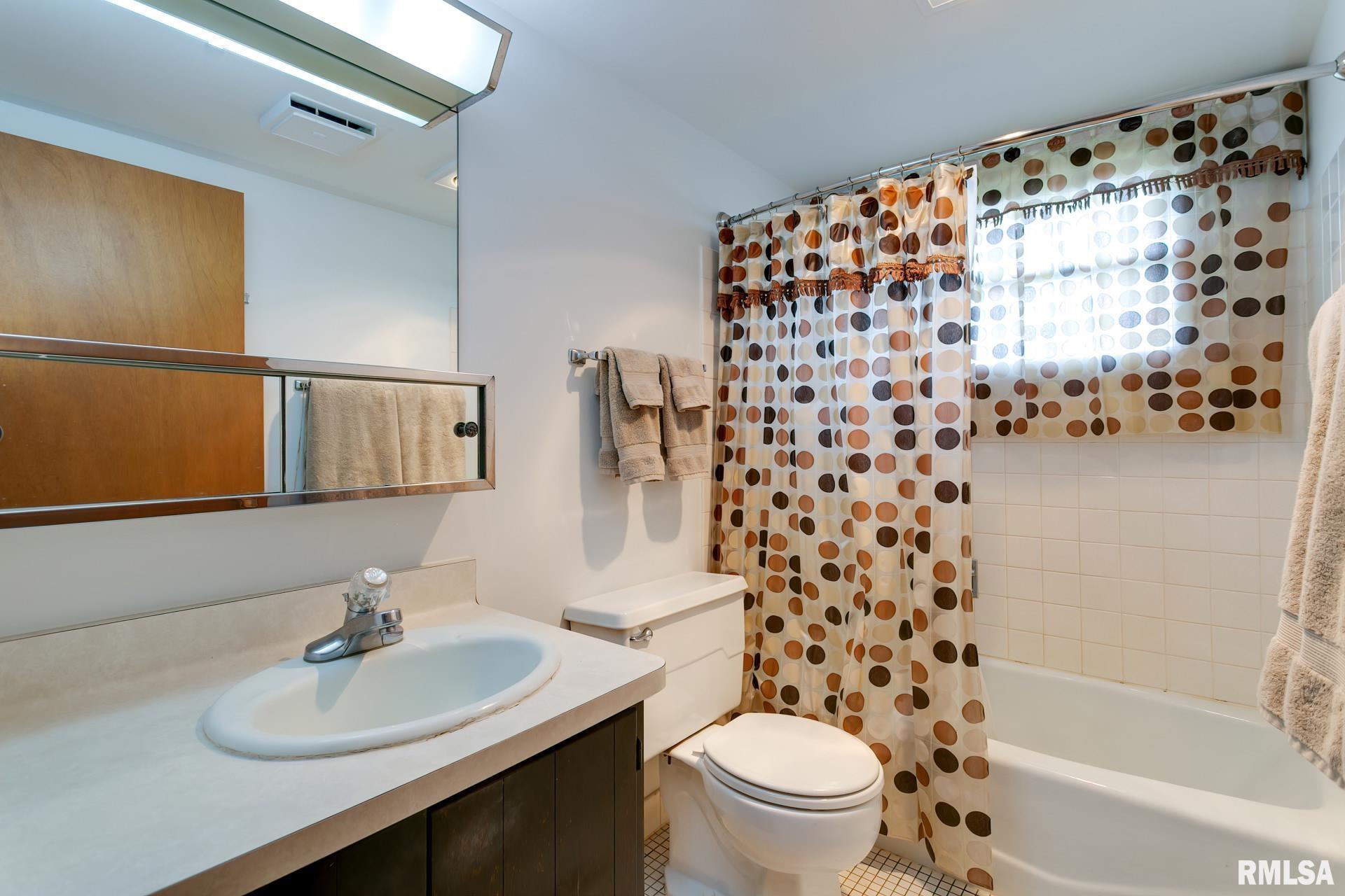 20459 Wells Ferry Road Bettendorf, IA 52722 - Photo 16 of 24 Gallery Image 16