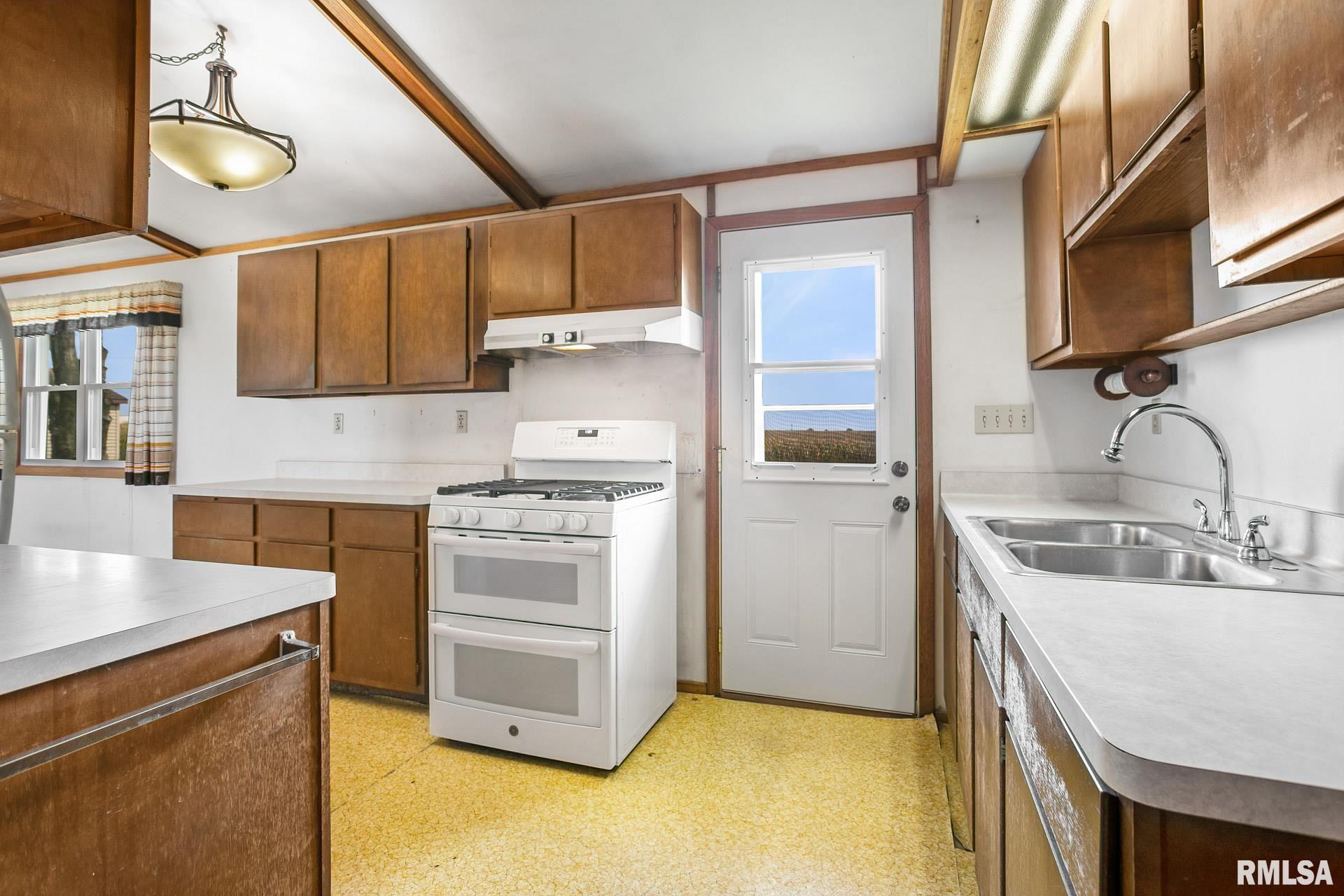20459 Wells Ferry Road Bettendorf, IA 52722 - Photo 10 of 24 Gallery Image 10