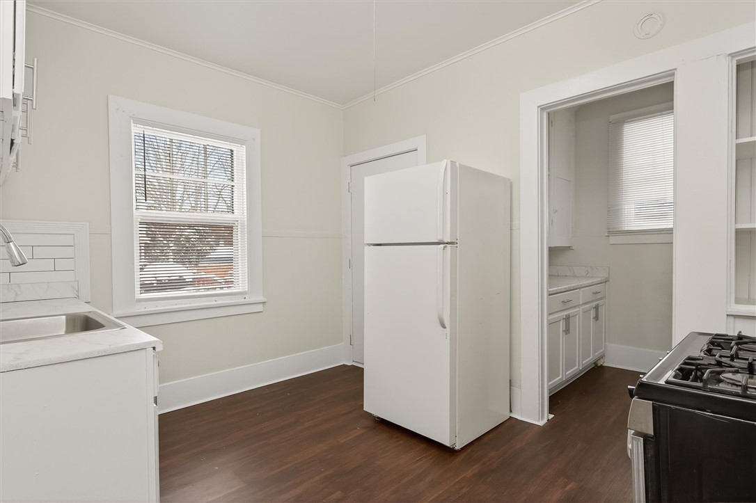 228-230 Augustine Street Rochester, NY 14613 - Photo 8 of 46