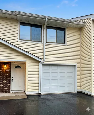 $250,000 | 3250 Hill Ridge Drive, Unit 82, St. Paul, MN 55121