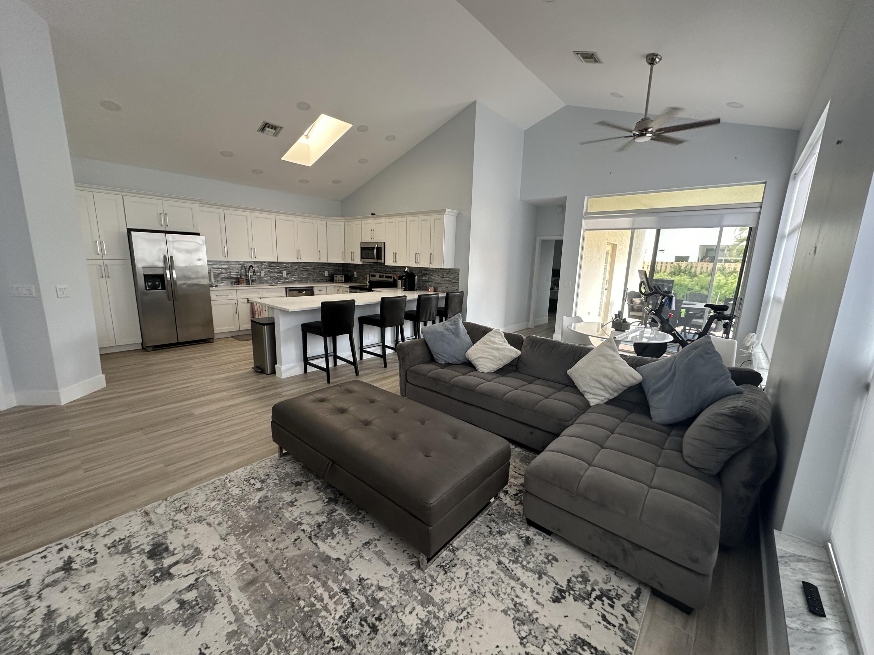 6656 Northwest 25th Way Boca Raton, FL 33496 - Photo 12 of 31 Living area furniture