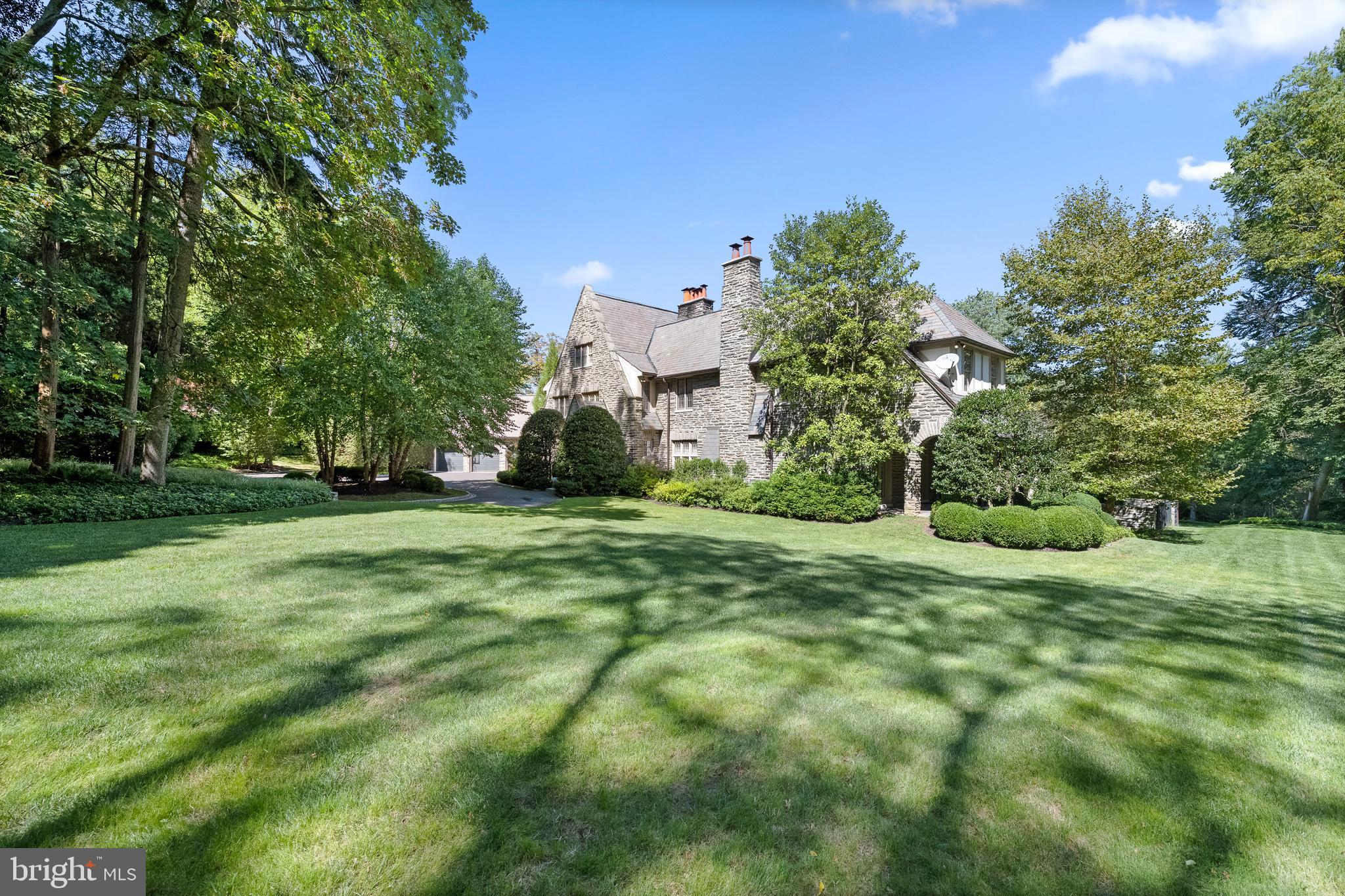 423 North Spring Mill Road Villanova, PA 19085 - Photo 65 of 67 a backyard of a house with lots of green space