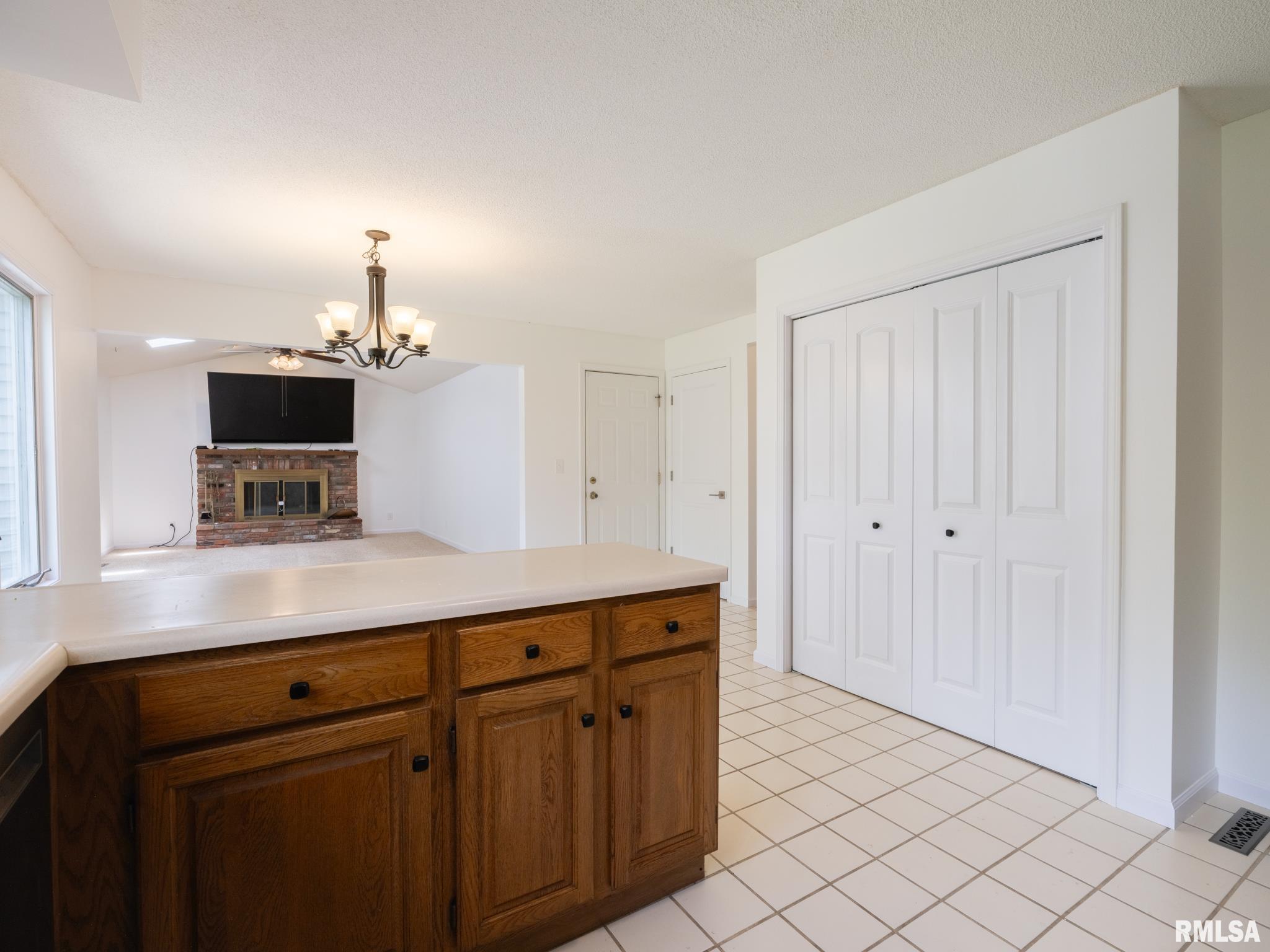 6607 North Camelot Road Peoria, IL 61615 - Photo 15 of 75