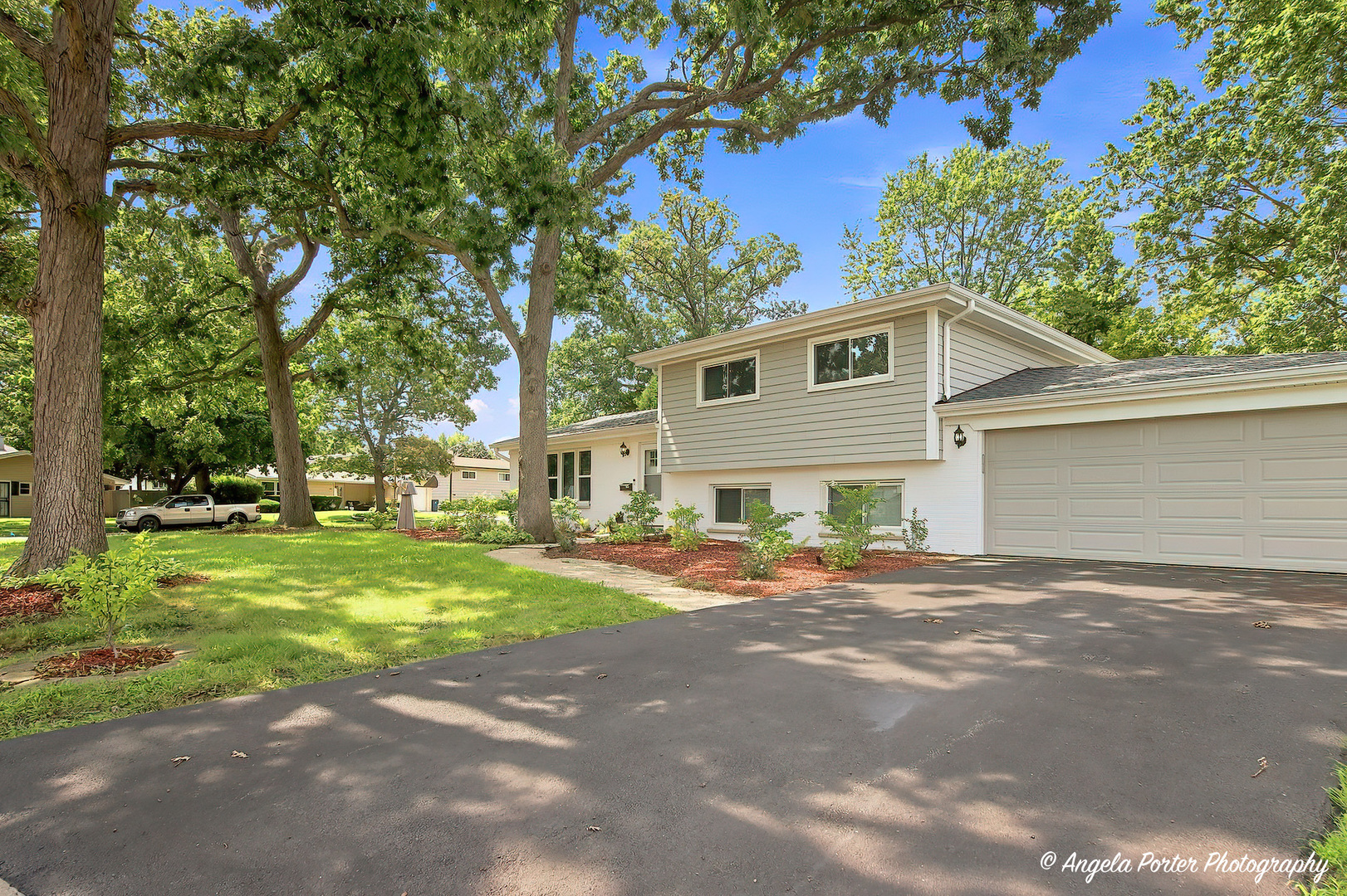 3500 Stonegate Road Waukegan, IL 60087 - Photo 2 of 29 Gallery Image 2